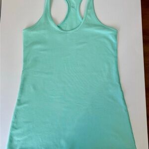 Lululemon tank size 8 (excellent condition!)